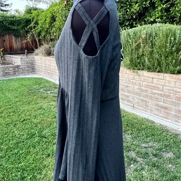 Scarlet Darkness Women's Medieval Cosplay Style Gray Cold Shoulder Top - Picture 2 of 6